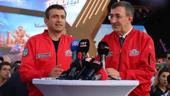 TEKNOFEST’te Yılmaz ve Bayraktar’dan Gençlere Güven Mesajı