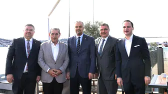 Hanifi Toptaş’tan Dursun Özbek’e Kahramanmaraş Hediyesi