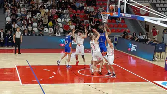 Kipaş İstiklal Basketbol evinde 114 sayı attı, zirveye yükseldi
