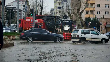 Su Taşkınları Yolları Felç Etti Ekipler Hızla Müdahale Etti!