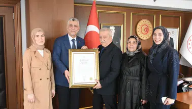 Bakan Bolat’tan Ücret Almayan Esnafa Özel 'Ahi Esnaf Beratı' Takdim Edildi!