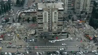 Depremde 115 kişiye mezar olan sitenin müteahhidi tahliye edildi