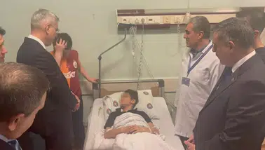 Bakanlar Yaralı Öğrencileri Hastanede Ziyaret Etti