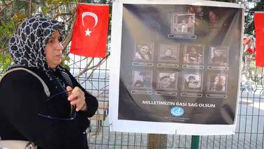 Saldırı Olan Okul Önünde Kur’an Okuyup Dua Etti