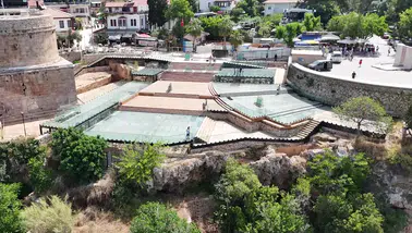Tarihi Kulede Şahane Moda Gösterisi Düzenlendi!