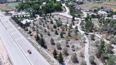 Kahramanmaraş Belediyesi, mezarlıklarda kapsamlı bakım çalışmalarına başladı