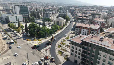 Büyükşehir, Zübeyde Hanım’da İkinci Etaba Başladı; Son Kat Asfalt Seriliyor