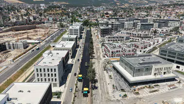Büyükşehir Belediyesi, Azerbaycan Bulvarı'nda asfalt kaplama çalışmalarına hız verdi!
