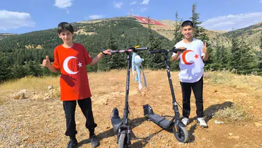 Kahramanmaraş’ta İki Öğrenciden Bayrak Yolculuğu