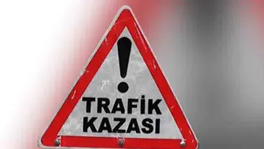 Azerbaycan Bulvarı’nda Kaza: Yan Yatan Araçta Sıkıştılar!