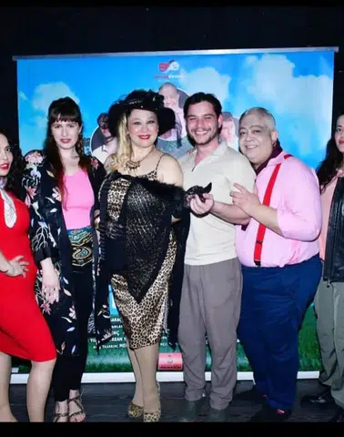 Şen Kızlar Sahneye Damga Vurdu