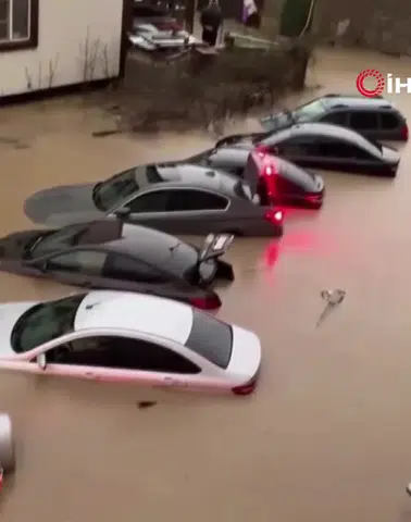 Dağıstan’da Sel Felaketi: Ulaşım ve Enerji Hatları Çöktü