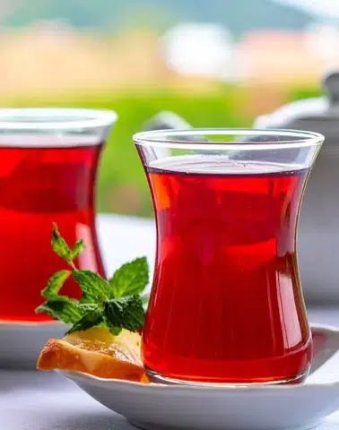 Herkes çayı yanlış demliyormuş: Tek dokunuşla bambaşka oluyor