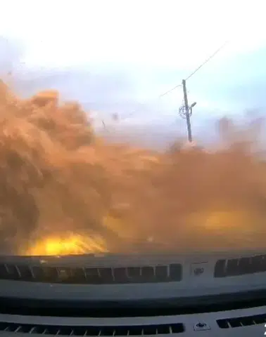 Mersin-Antalya karayolunda heyelan: Araç saniyeler içinde toprak altında kaldı