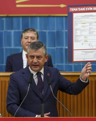 Özgür Özel'den sert eleştiriler... Erken seçim çağrısını yineledi