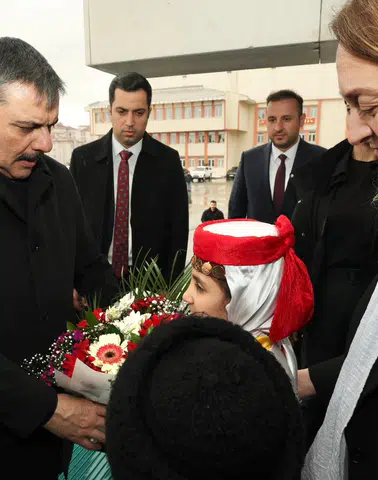 Bakan Çiftçi Ağrı'da... Valilik ziyaretinde vatandaş odaklı hizmetleri değerlendirdi