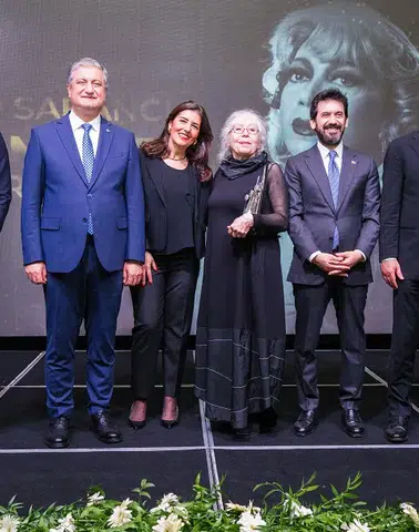 Meral Çetinkaya’ya Anlamlı Ödül Verildi