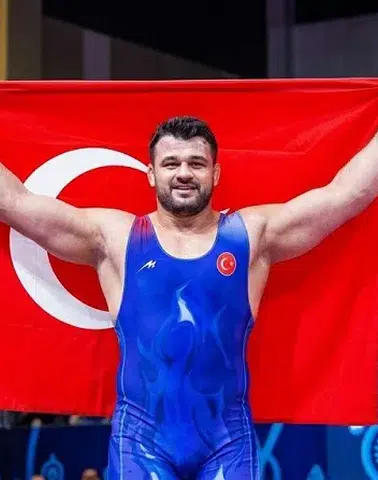 Rıza Kayaalp Avrupa’da Tarih Yazdı