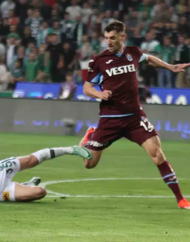 Konyaspor İlk Yarıda Fırtına Gibi Esti: 2-0