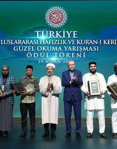 Cumhurbaşkanı Erdoğan Dünya Hafızlarını Beştepe’de Ağırladı