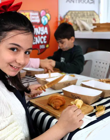 Kruvasan Süslemede Yaratıcılık Şenliği: Atölyeye Yoğun İlgi!