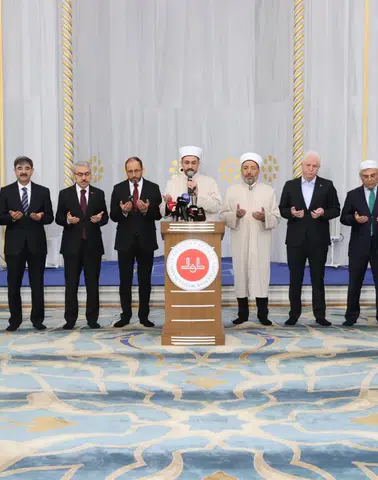 Hac Yolculuğunun İlk Kafilesi Dualarla Uğurlandı