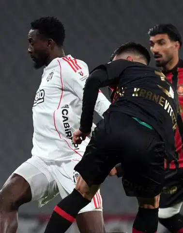 Beşiktaş Karagümrük Maçında İlk Yarı Berabere Bitti