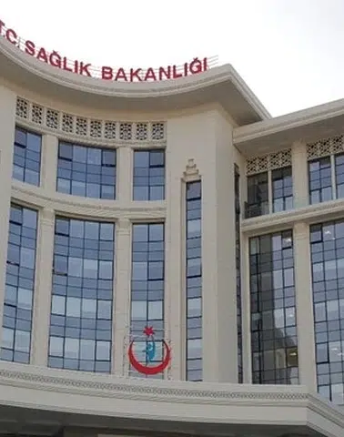 Türkiye, İran'a 6 TIR'lık Tıbbi Destek Gönderdi