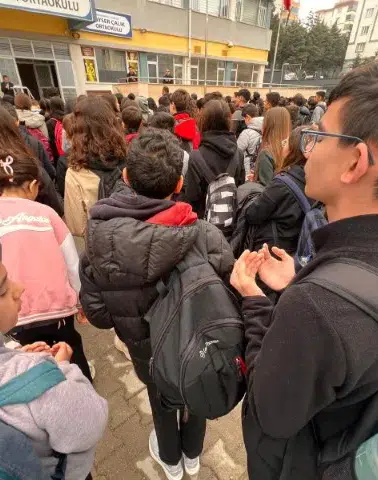 Öğrencilerden Kaybettikleri Arkadaşları ve Öğretmeni İçin Dua Ettiler
