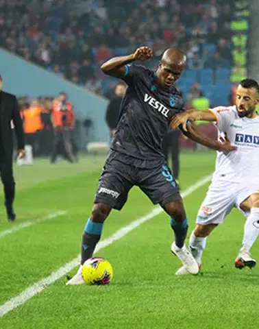 Alanyaspor Trabzonspor Maçında İlk Yarı Sessiz Geçti