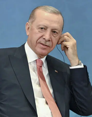 Cumhurbaşkanı Erdoğan, Macaristan Başbakanı Viktor Orbán'ı telefonla arayarak tebrik etti.