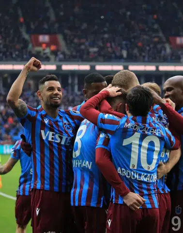 Trabzonspor Sahasında Şokta: Göztepe Trabzon’u Sessizliğe Gömüyor