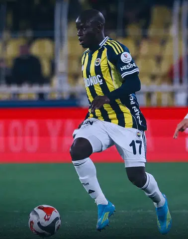 Fenerbahçe - Başakşehir : İlk Yarıda Eşitlik