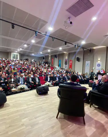 Mahir Ünal İhtisas Akademi’26’da Gençlerle Buluştu