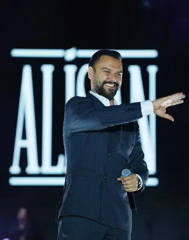 Mersin Kültür Yolu Festivali’nde Alişan Rüzgarı Esti