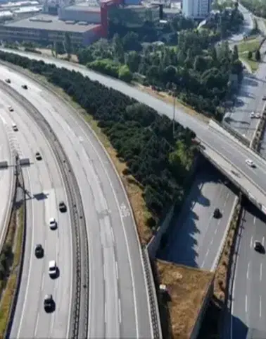 İstanbul Trafiğinde Şaşırtan Manzara: Sürücüler Gözlerine İnanamadı!