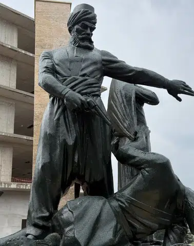 Kıbrıs Meydanı’ndaki Anıt Yeniden Ait Olduğu Yerde
