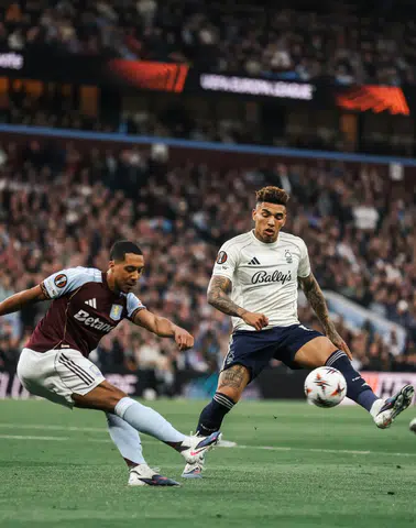 Aston Villa Final Kapısını Aralıyor: 1 - 0