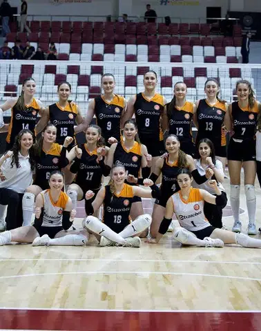 Eczacıbaşı Genç Kız Takımı Finalde