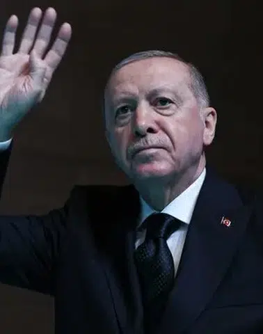 Türkiye’nin Nüfus Yapısında Kritik Eşik: Doğum Oranları Alarm Veriyor