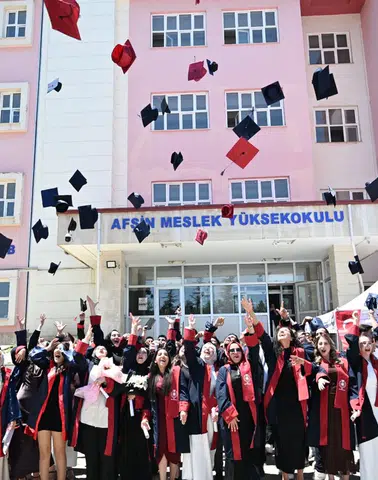 Afşin Meslek Yüksekokulu'nda mezuniyet coşkusu!
