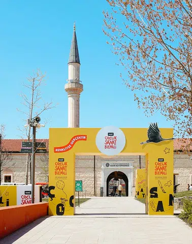 450 bin ziyaretçiyi aştı.. Bienal 31 Temmuz'a uzatıldı
