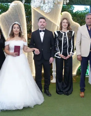 Vekil Karakoç danışmanının nikâh sevincine ortak oldu
