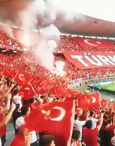 A Milli Takım İçin "Siz Hepiniz Biz Türkiye" Marşı