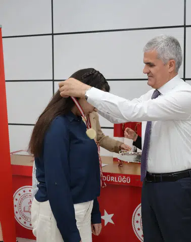Dereceye Giren Öğrencilere Ödülleri Takdim Edildi