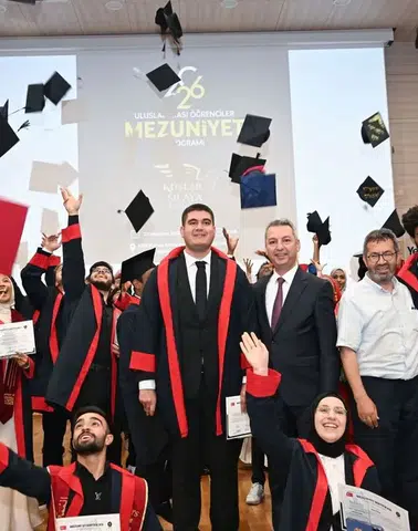 KSÜ’de Uluslararası Mezuniyet Coşkusu: Filistinli Anne-Oğulun Kavuşması Gözyaşarttı