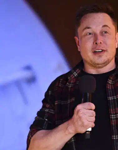 Elon Musk Tarihin İlk Dolar Trilyoneri Oldu!