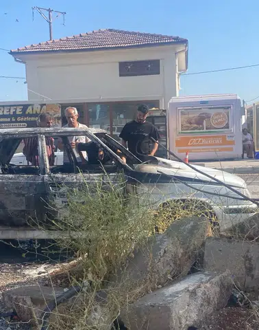 Park Halindeki Otomobil Yanarak Küle Döndü