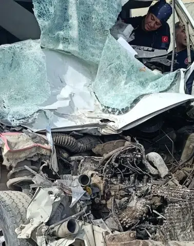 Tekir-Kurucuova Yolunda Kaza: Araçta Sıkışan Yaralı Kurtarıldı