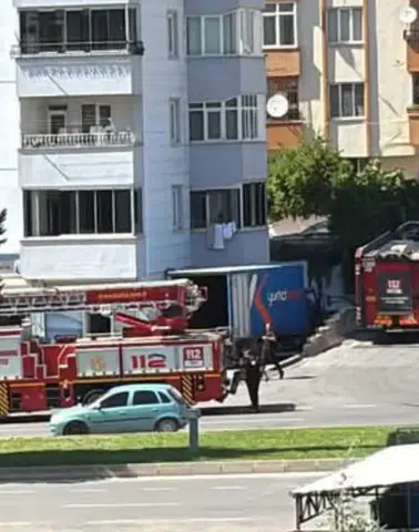 Tekzen Yakınındaki Evde Çıkan Yangına İtfaiye Ekipleri Müdahale Etti